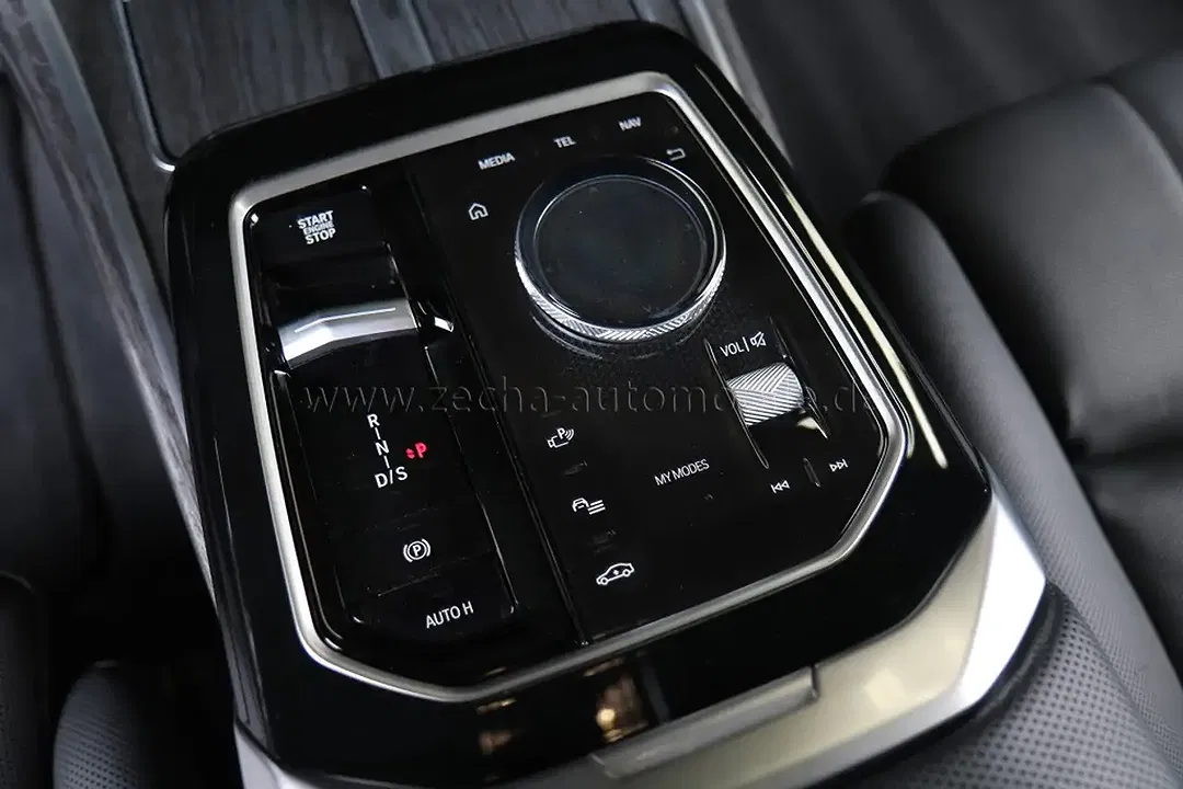 BMW 750 - Thumbnail 9