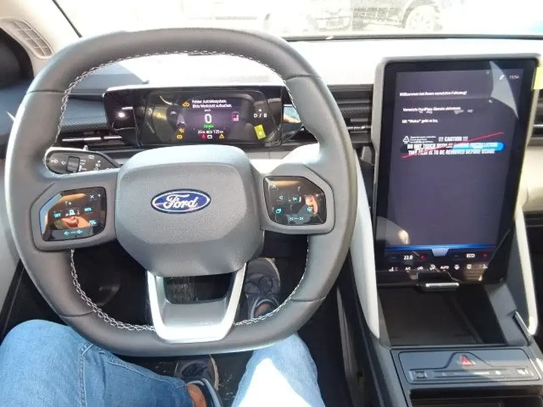 Ford Explorer - Thumbnail 13