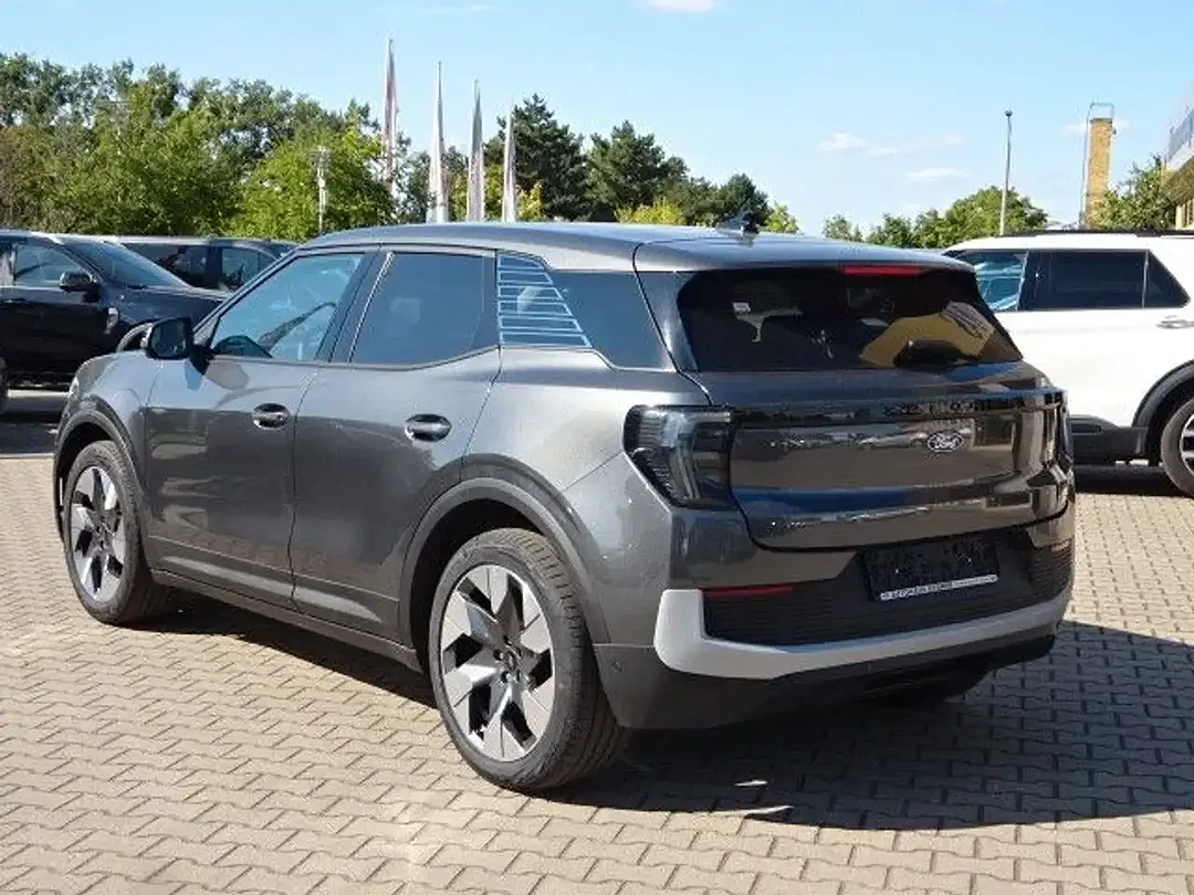 Ford Explorer - Thumbnail 3