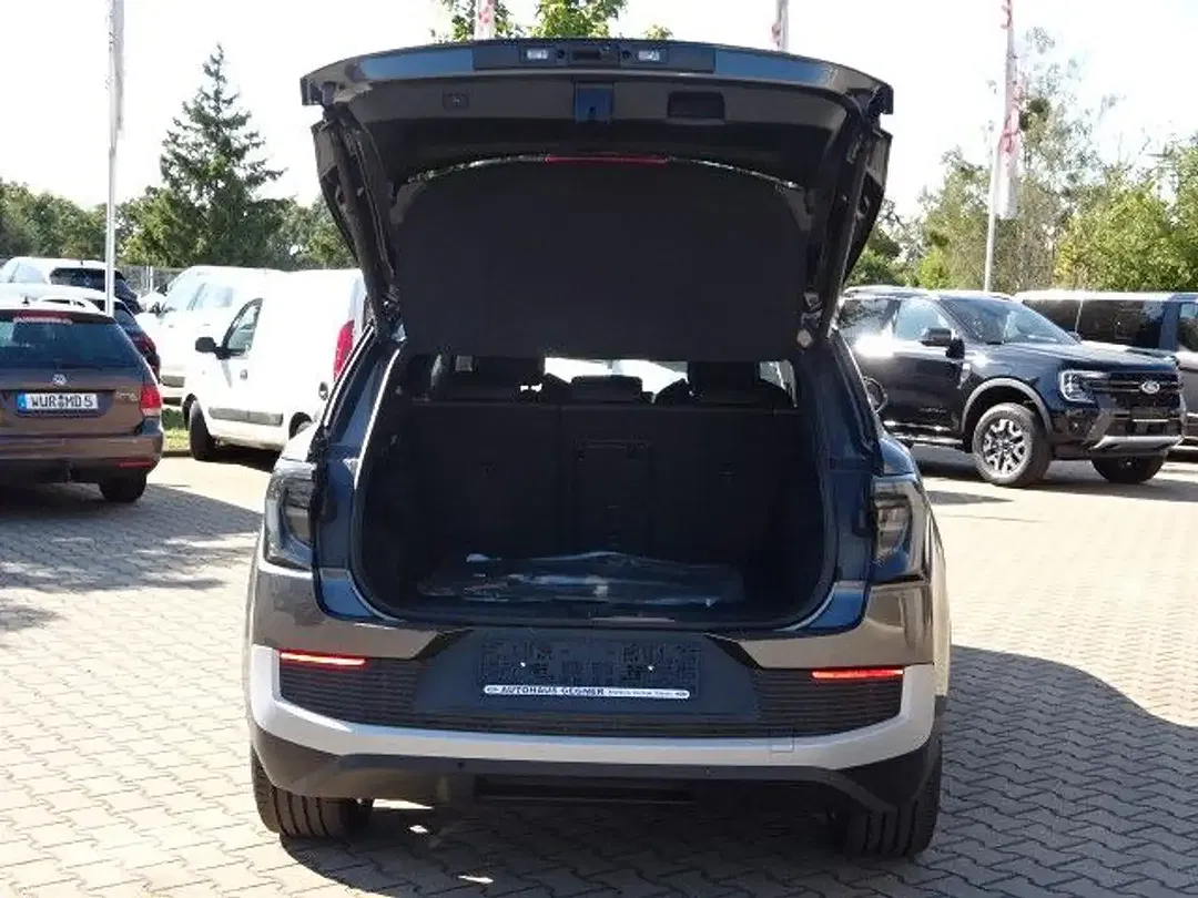 Ford Explorer - Thumbnail 4