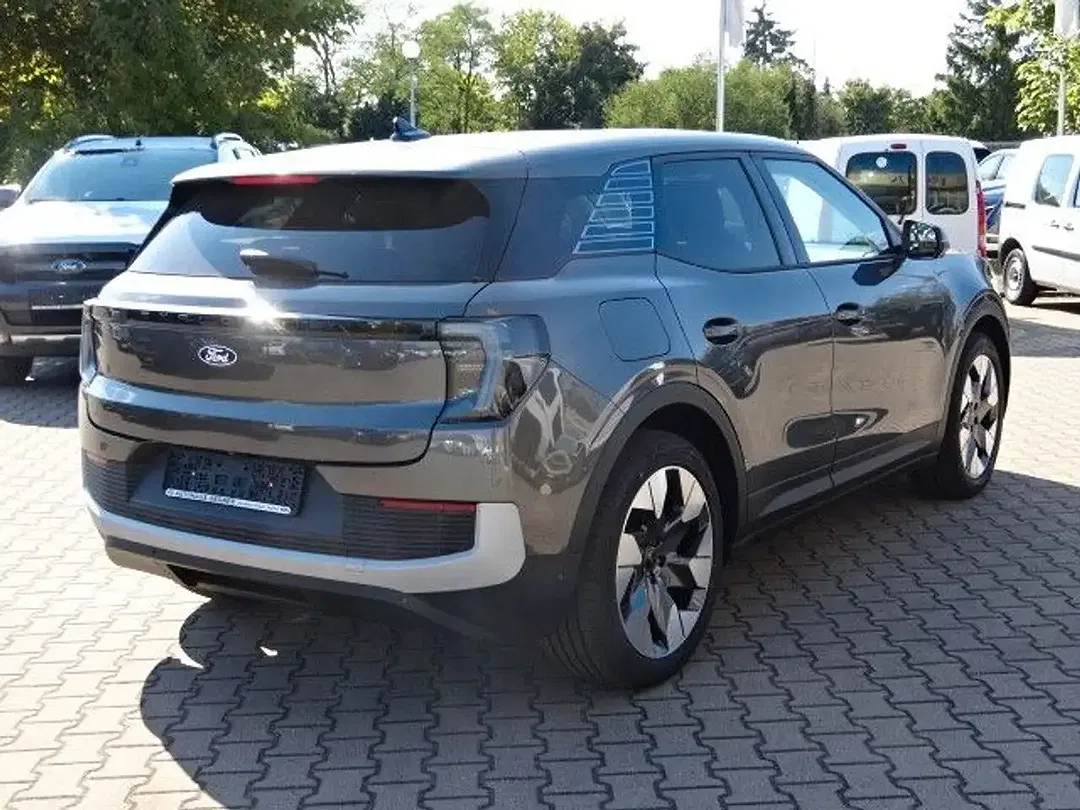 Ford Explorer - Thumbnail 6