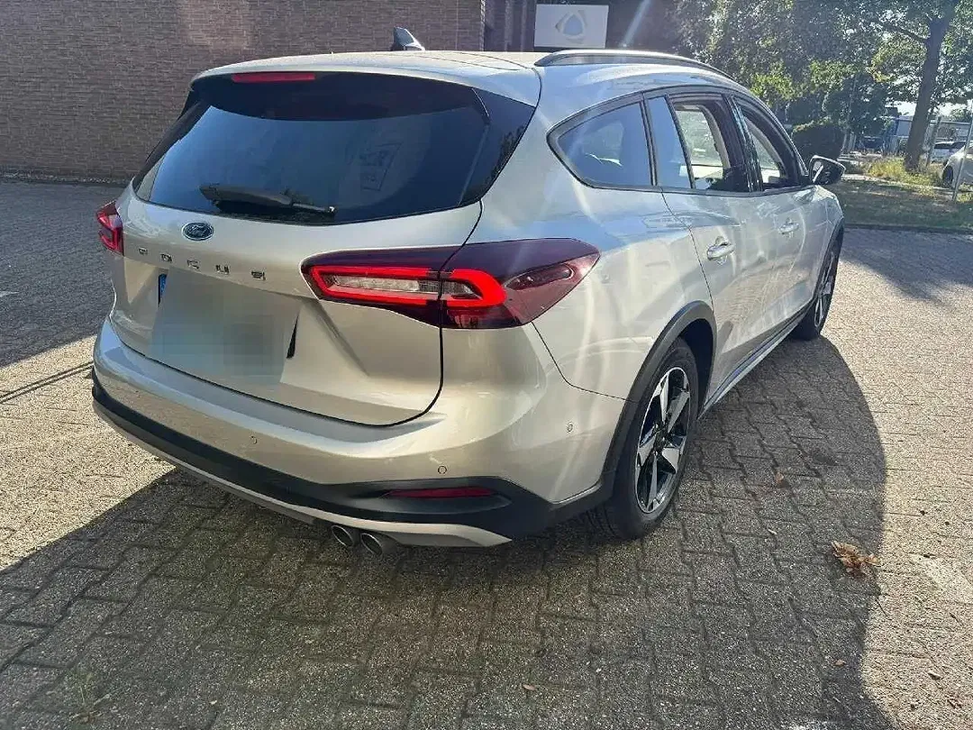 Ford Focus - Thumbnail 8