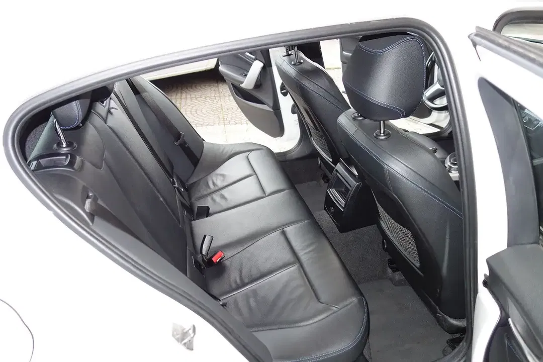 BMW 118 - Thumbnail 12