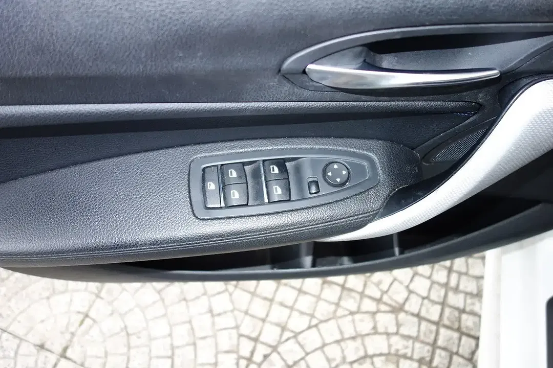 BMW 118 - Thumbnail 13