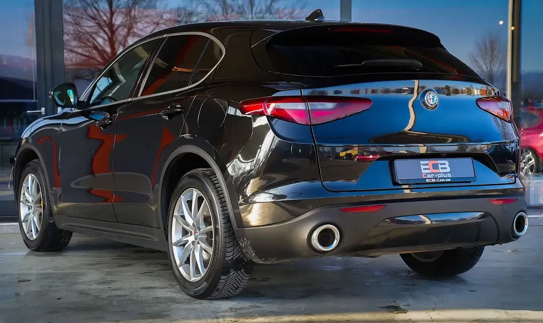 Alfa Romeo Stelvio - Thumbnail 3