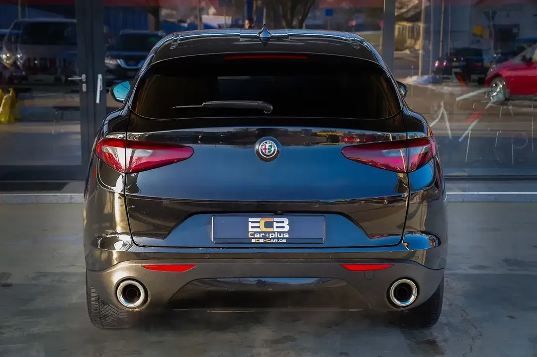 Alfa Romeo Stelvio - Thumbnail 4