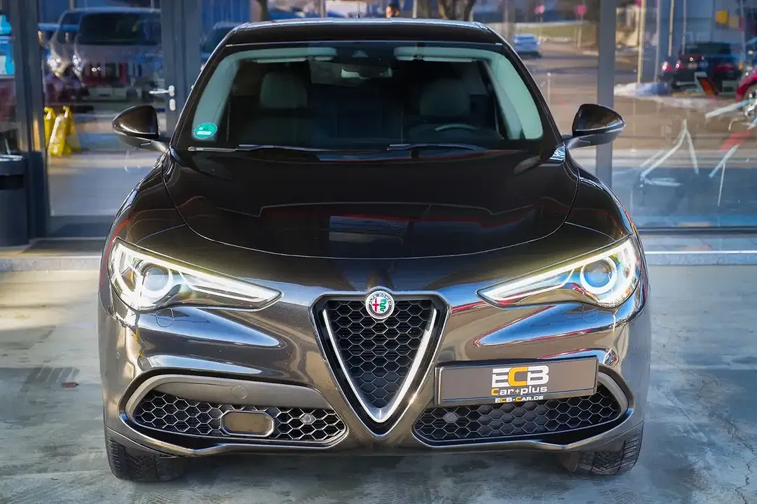 Alfa Romeo Stelvio - Thumbnail 8