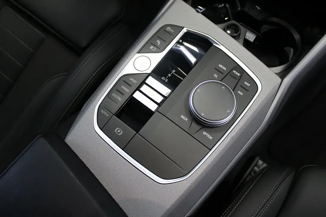 BMW 320 - Thumbnail 11