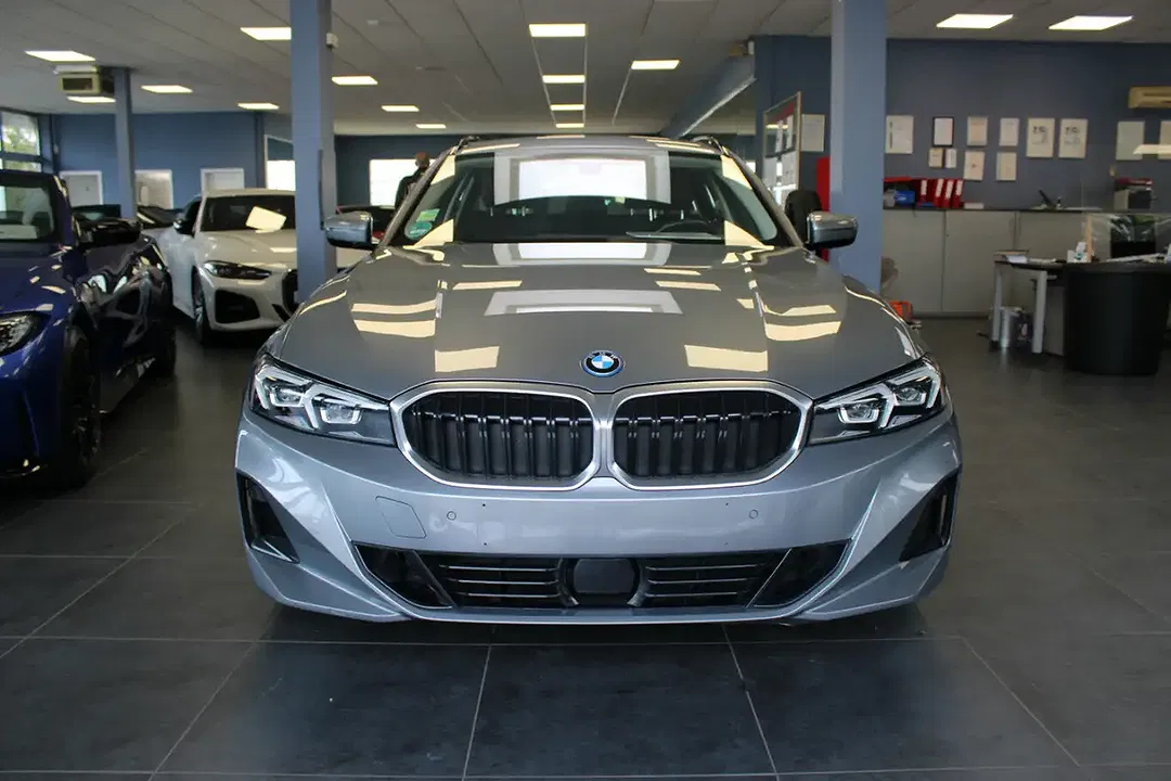 BMW 320 - Thumbnail 2