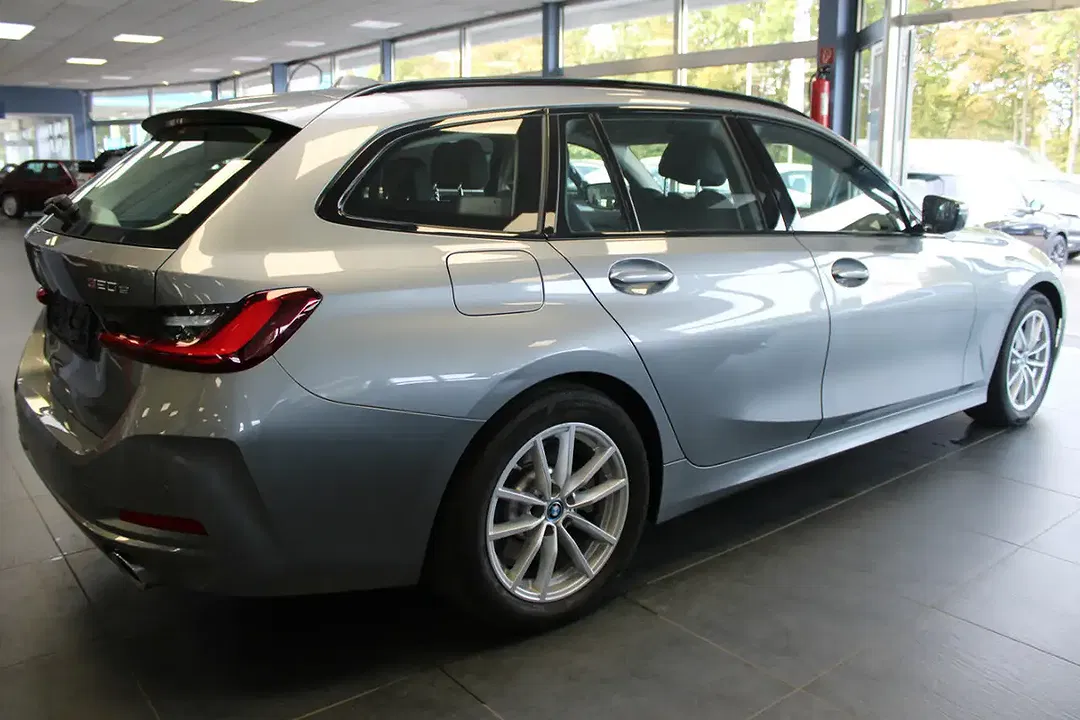 BMW 320 - Thumbnail 7