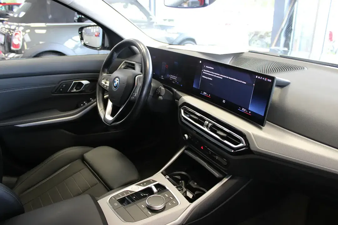 BMW 320 - Thumbnail 8