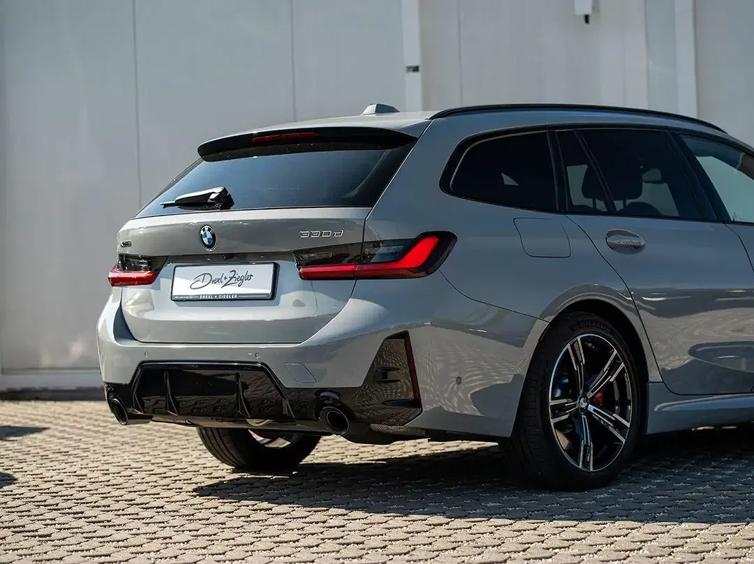 BMW 330 - Thumbnail 11
