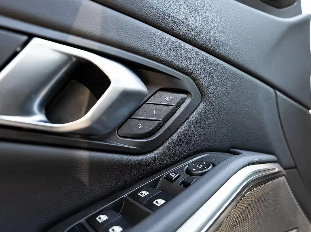 BMW 330 - Thumbnail 13