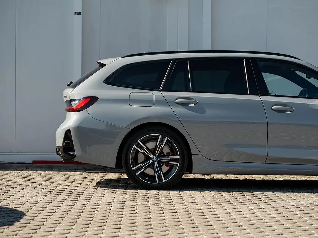 BMW 330 - Thumbnail 6