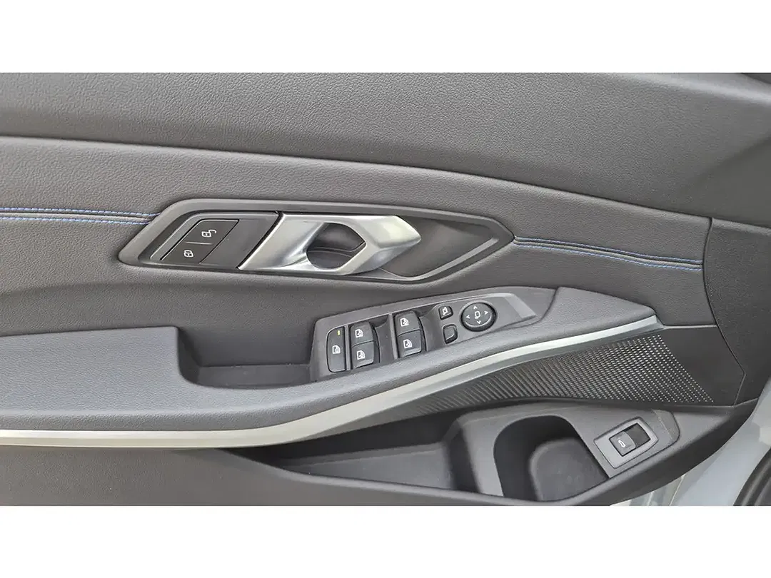 BMW 320 - Thumbnail 14