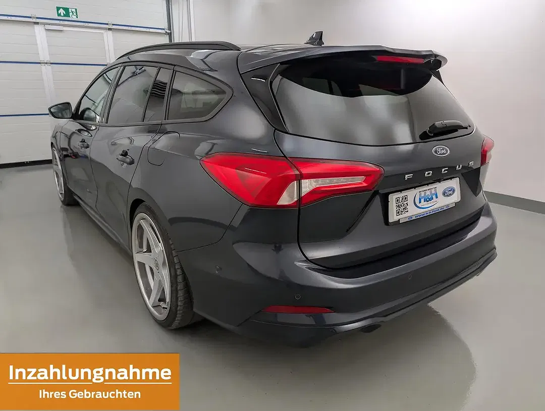 Ford Focus - Thumbnail 3