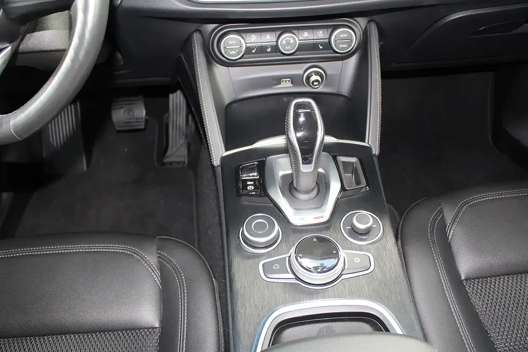 Alfa Romeo Stelvio - Thumbnail 15
