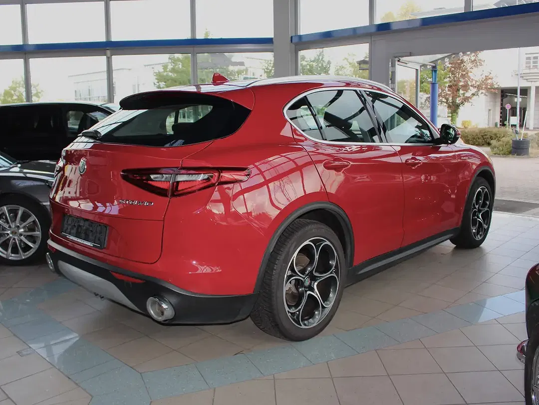 Alfa Romeo Stelvio - Thumbnail 3