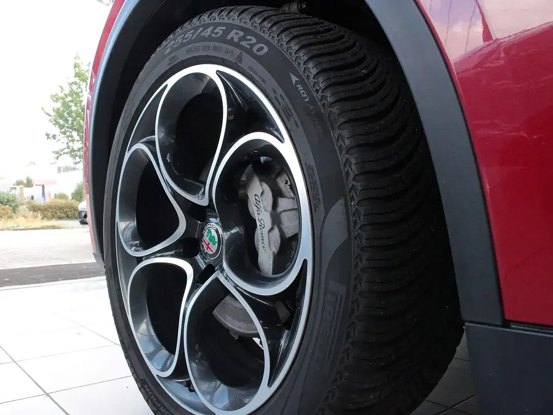 Alfa Romeo Stelvio - Thumbnail 8