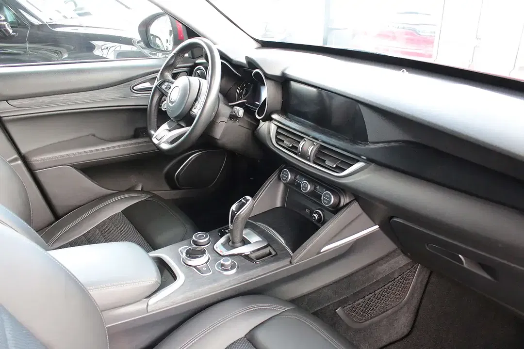 Alfa Romeo Stelvio - Thumbnail 9