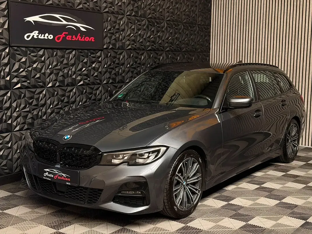 BMW 330 - Thumbnail 1