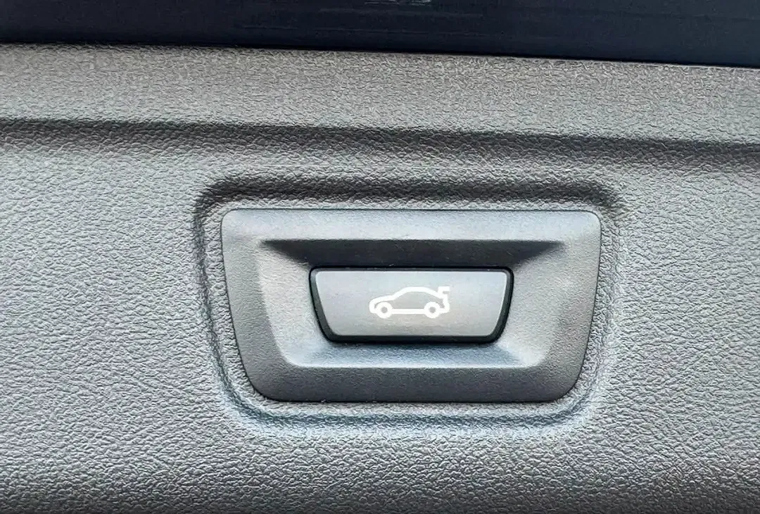 BMW 330 - Thumbnail 11