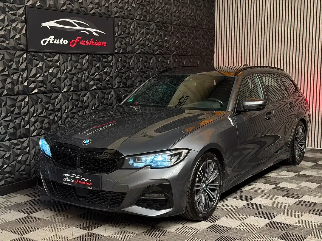 BMW 330 - Thumbnail 2