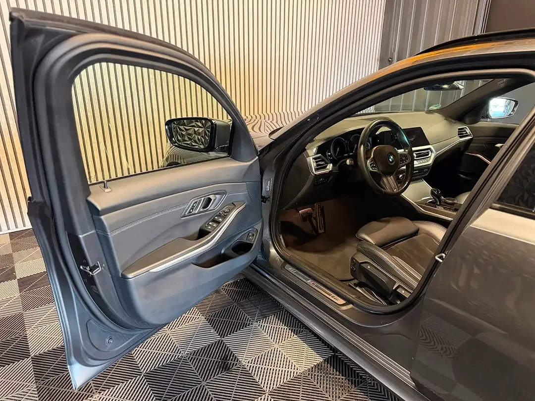 BMW 330 - Thumbnail 5