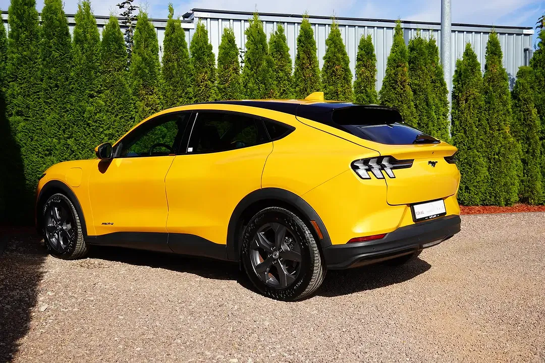 Ford Mustang - Thumbnail 6