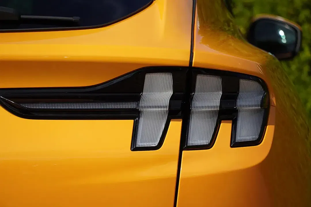 Ford Mustang - Thumbnail 8
