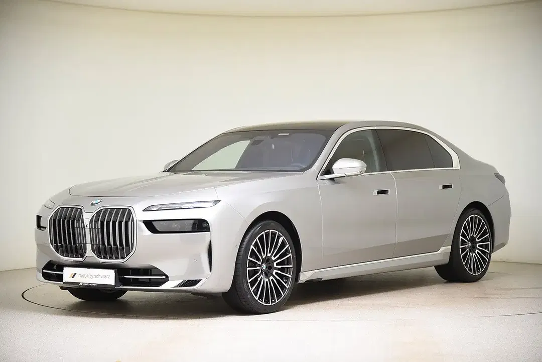 BMW 740 - Thumbnail 1