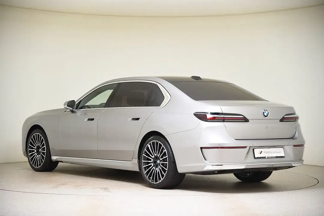 BMW 740 - Thumbnail 2