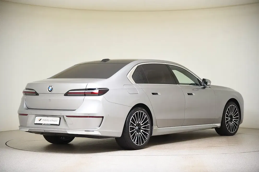 BMW 740 - Thumbnail 3