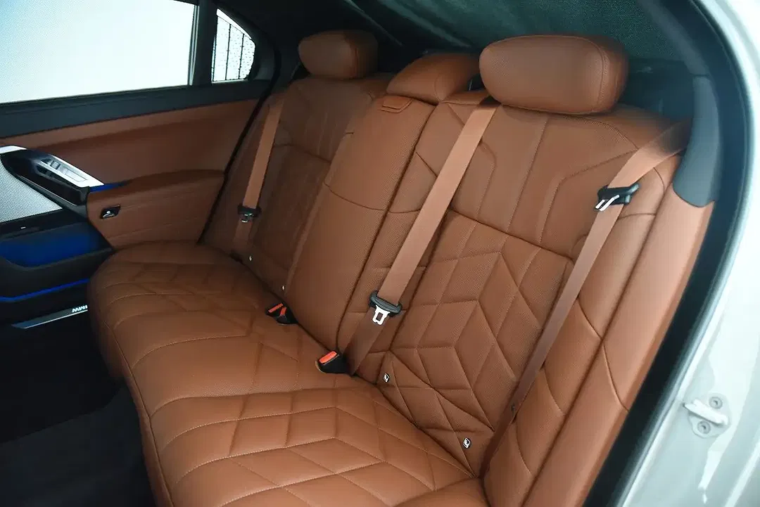 BMW 740 - Thumbnail 6