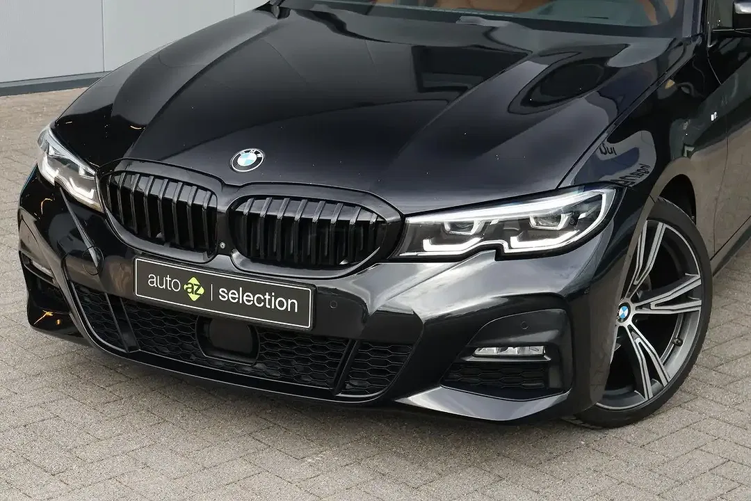 BMW 320 - Thumbnail 3