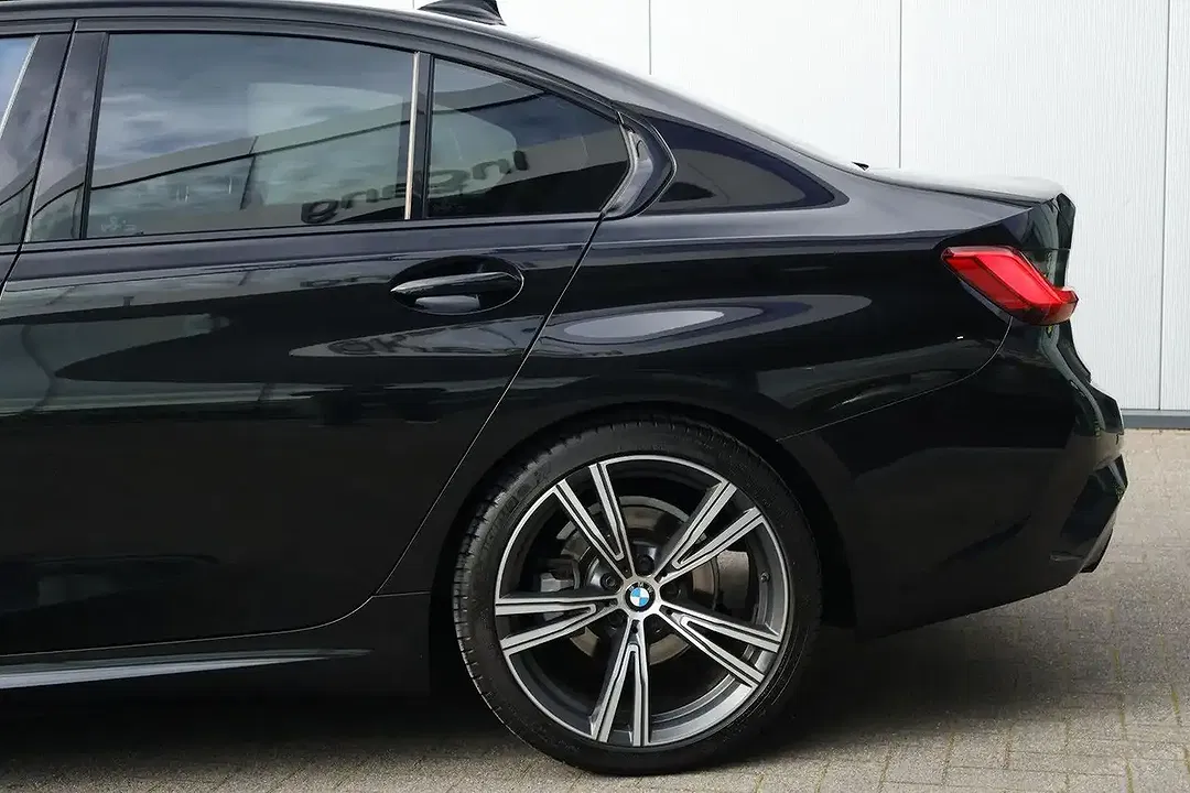 BMW 320 - Thumbnail 5