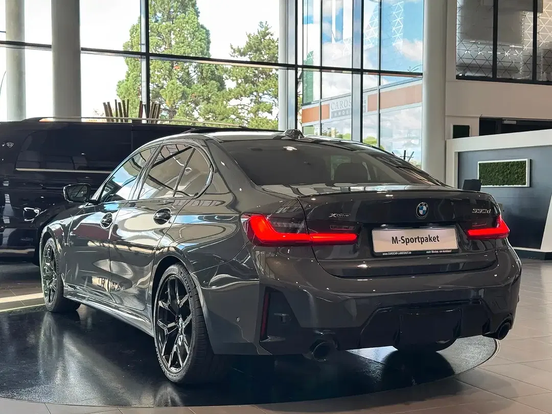 BMW 330 - Thumbnail 2
