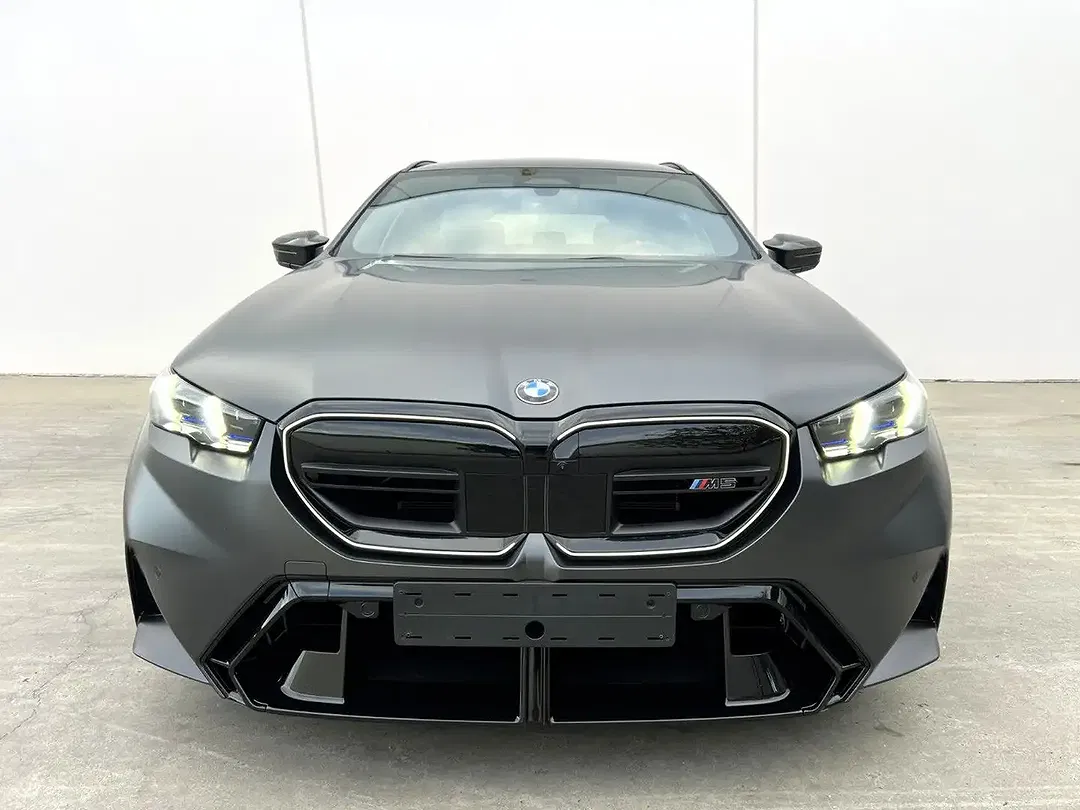 BMW M5 - Thumbnail 6