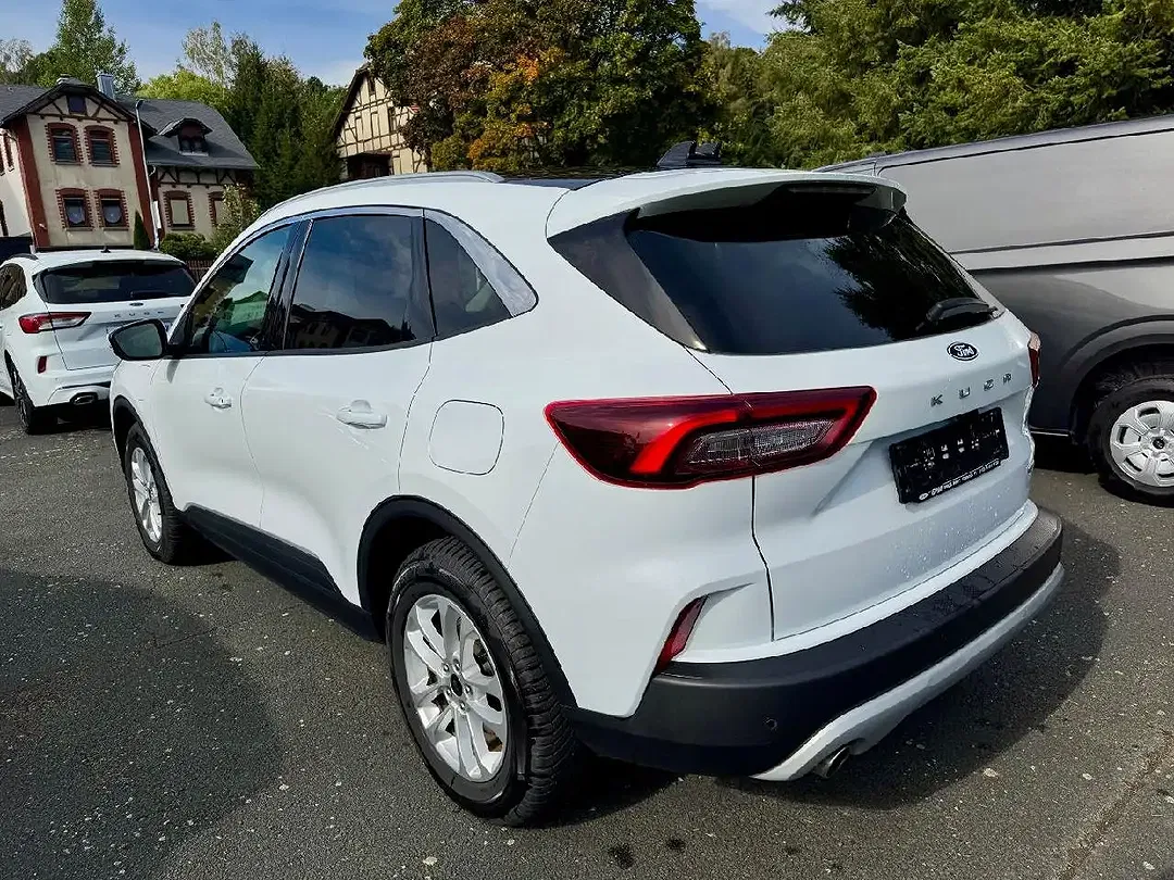 Ford Kuga - Thumbnail 4