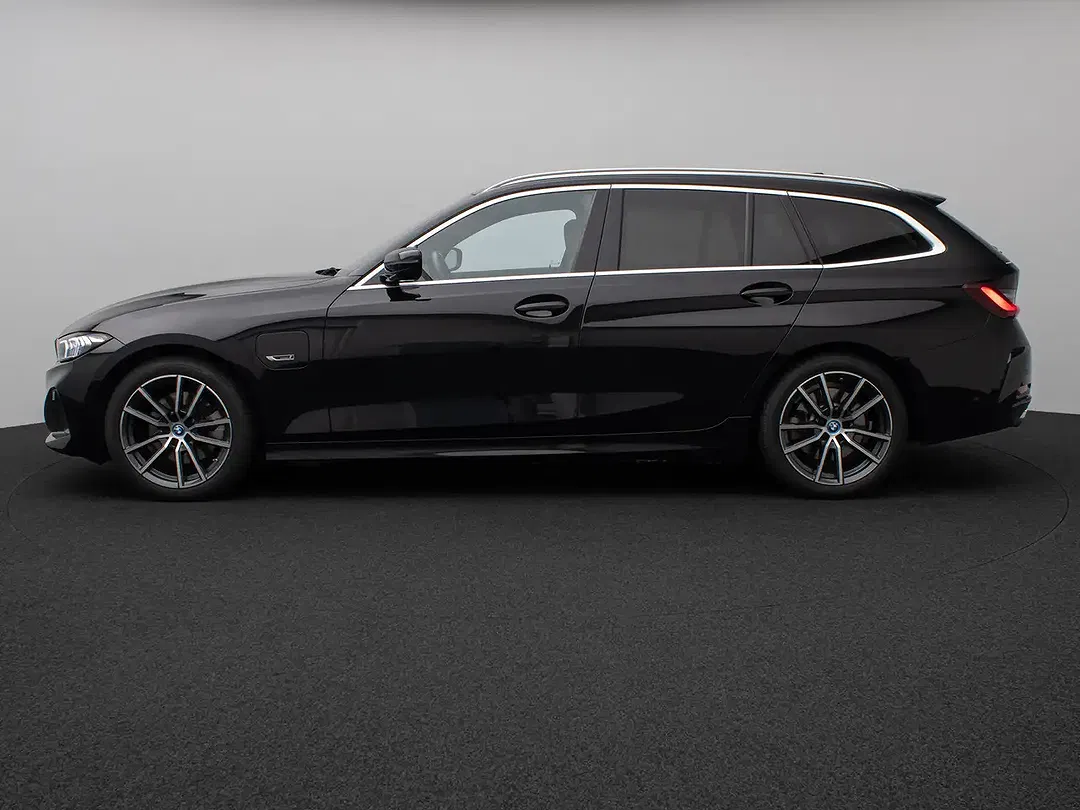 BMW 330 - Thumbnail 11