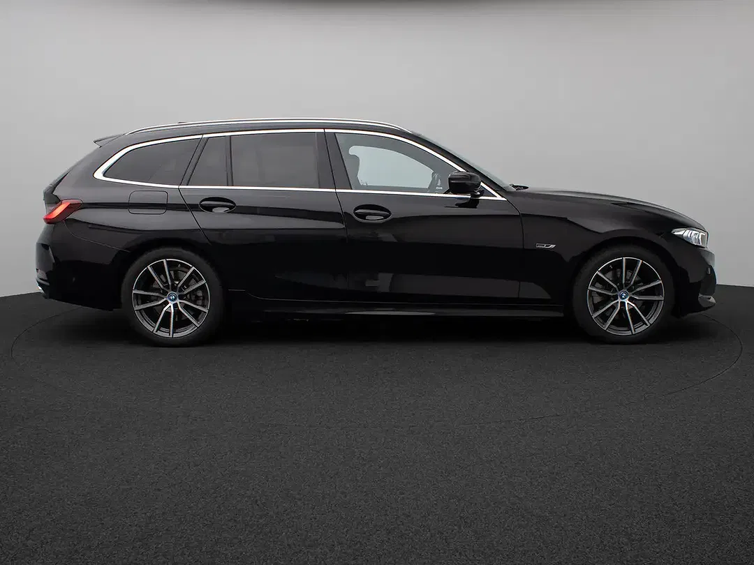 BMW 330 - Thumbnail 5