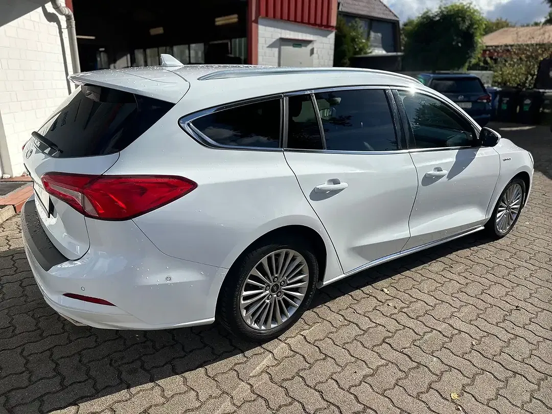 Ford Focus - Thumbnail 5