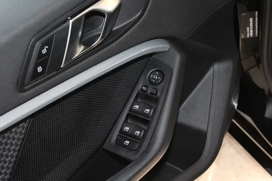 BMW 118 - Thumbnail 13