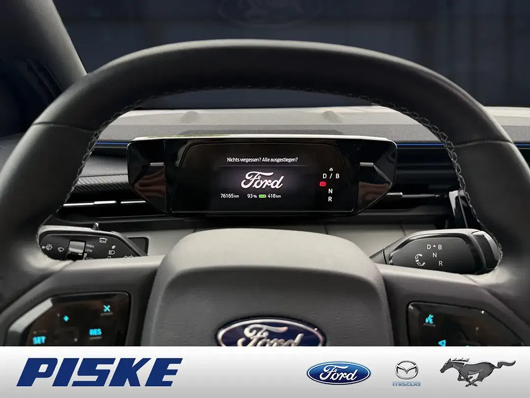 Ford Explorer - Thumbnail 10