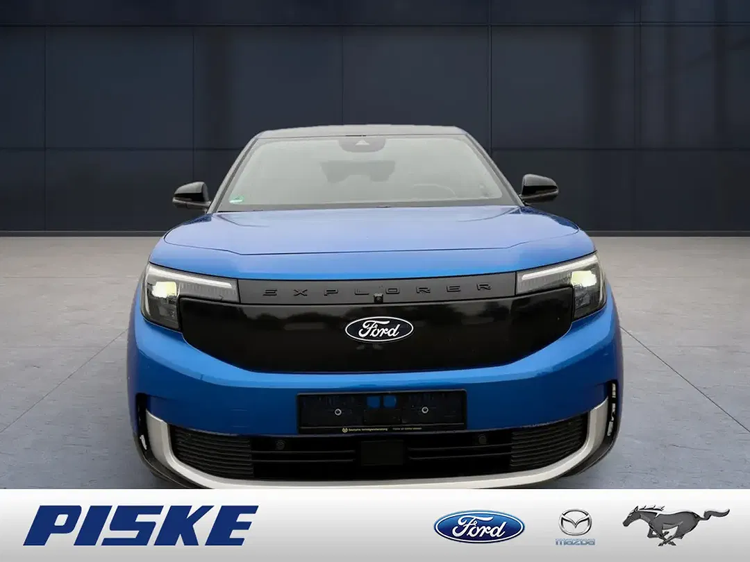 Ford Explorer - Thumbnail 3