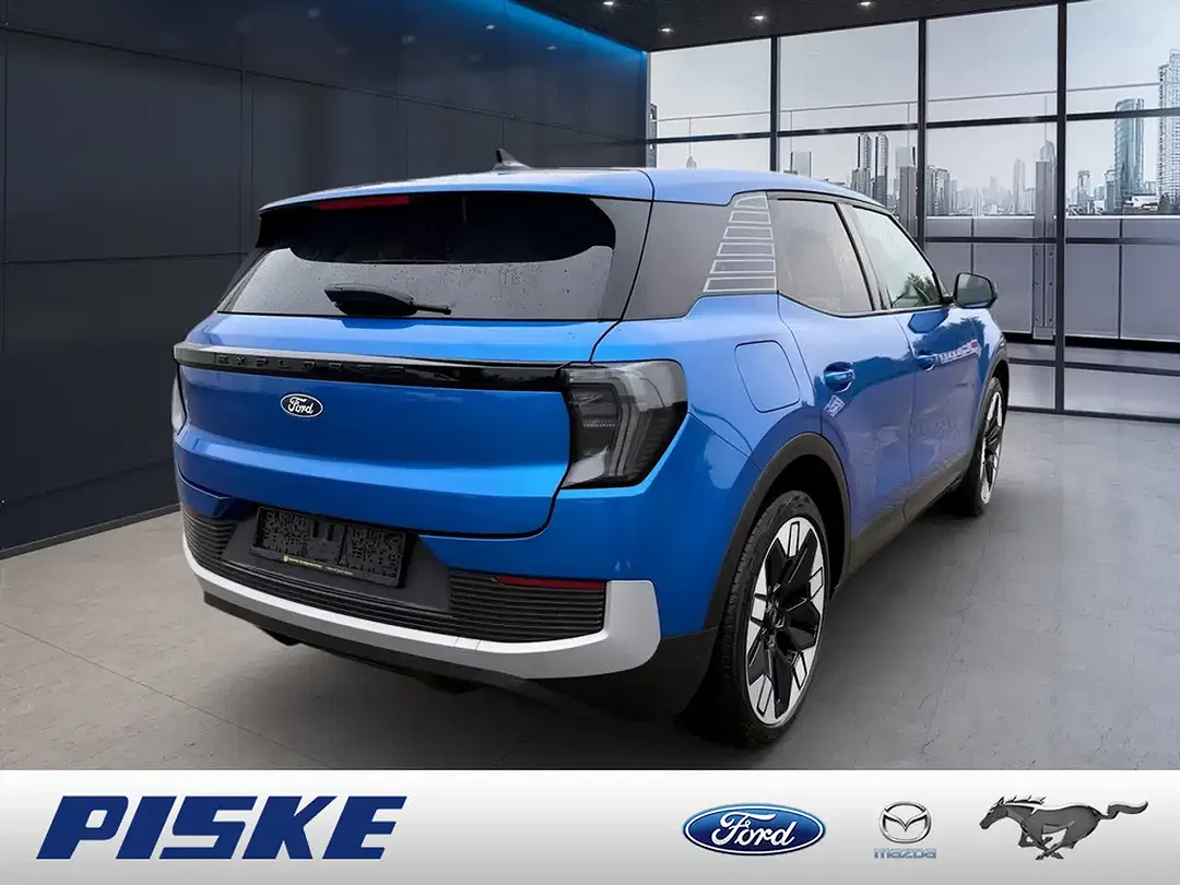 Ford Explorer - Thumbnail 5