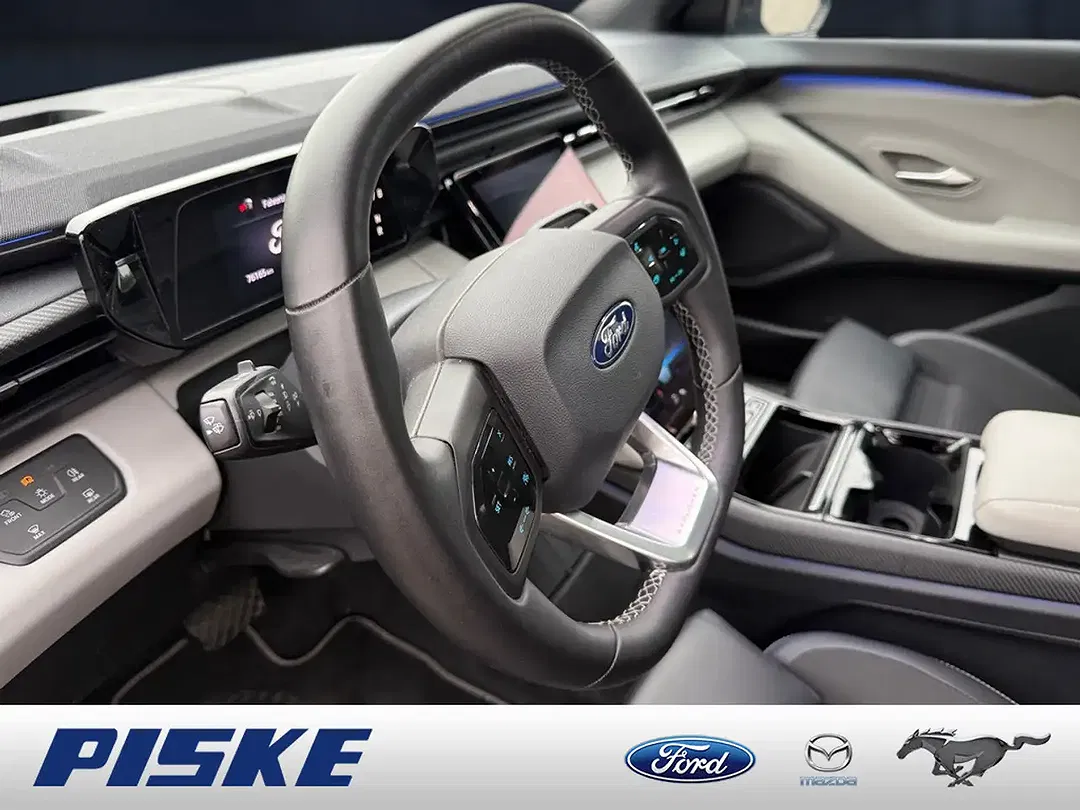 Ford Explorer - Thumbnail 8