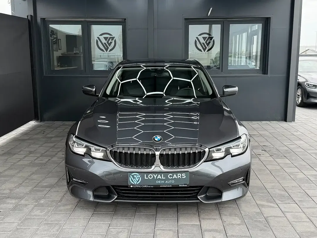 BMW 330 - Thumbnail 2