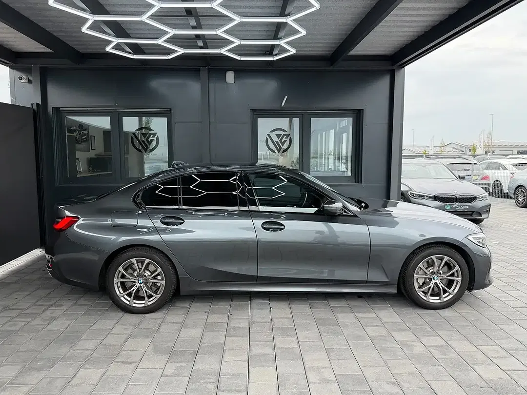 BMW 330 - Thumbnail 5