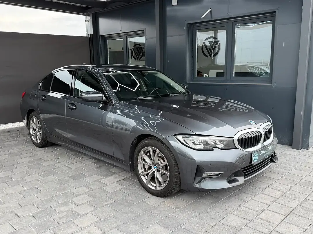 BMW 330 - Thumbnail 6